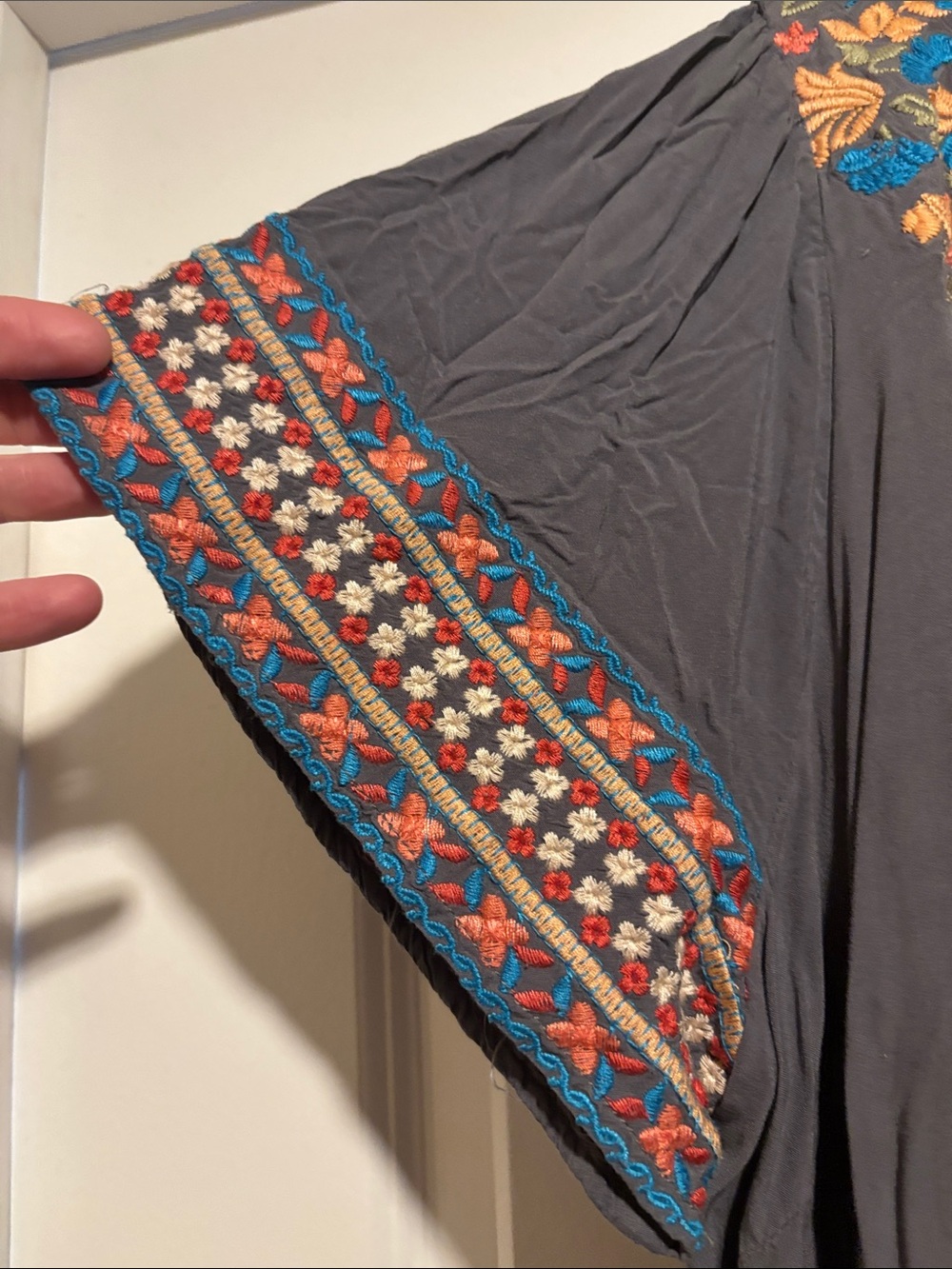 ANDREE BY UNIT Gray Tunic with Multicolor Floral Embroidery - Picture 2 of 4